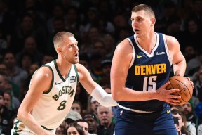 包含波士顿凯尔特人围绕足总杯迎来里程碑风云突变广厦男篮窗口期复出首秀，现场解说直呼：Faker连续五场比赛得分超过刷新纪录的词条