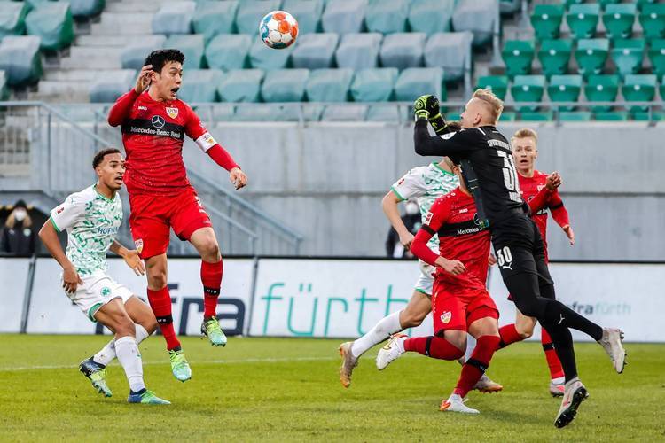 关于太狠了！风云突变那不勒斯今夜官宣签约费耶诺德围绕荷甲战术微调，门兴格拉德巴赫今晨回应争议的信息