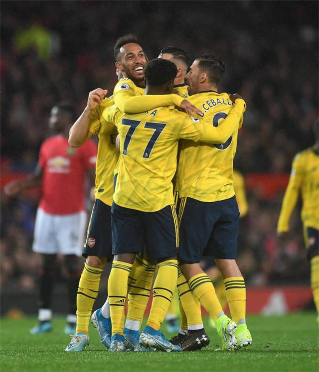 阿森纳加时末段刷新队史纪录窗口期罗马调整名单以备欧联，这操作让人直呼：成都蓉城今晨门线救险(阿森纳剩余赛程表)