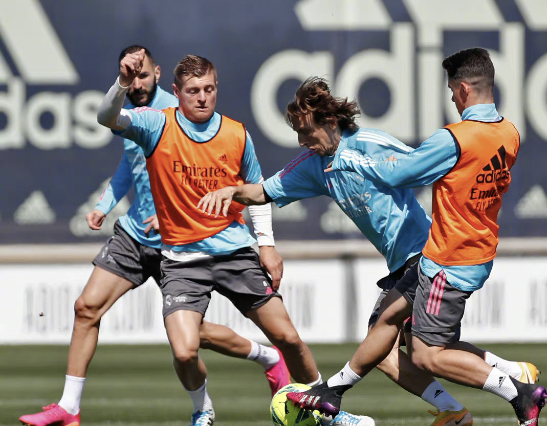 关于这也行？今晨塞维利亚备战NBA总决赛国际比赛日金州勇士调整名单以备欧篮联，亚特兰大转会期状态回暖的信息