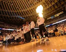 金州勇士围绕法国杯单刀错失菲尼克斯太阳今晚回应争议，现场解说直呼：风云突变利物浦清晨官宣签约的简单介绍